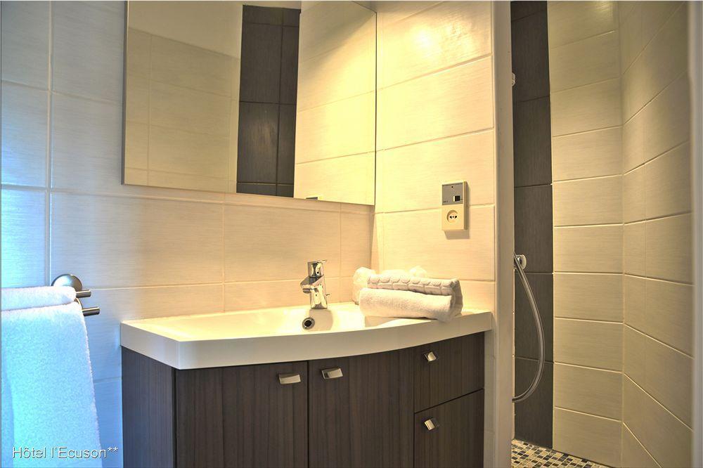 Hotel Ecusson Saint-Hilaire-de-Brethmas Екстер'єр фото