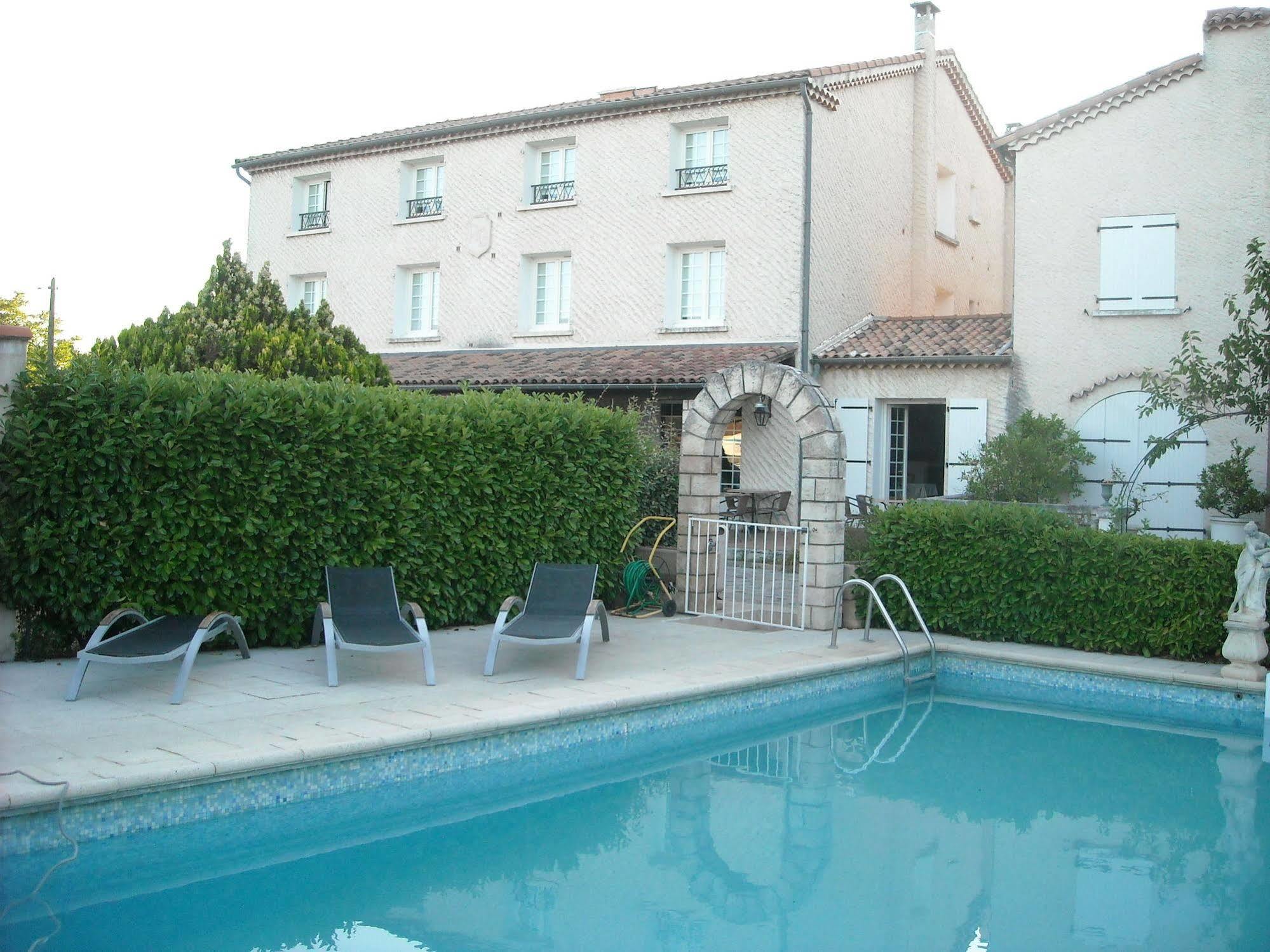 Hotel Ecusson Saint-Hilaire-de-Brethmas Екстер'єр фото