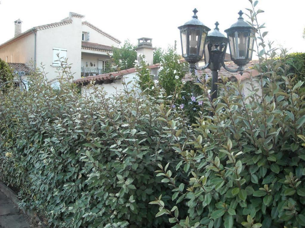 Hotel Ecusson Saint-Hilaire-de-Brethmas Екстер'єр фото