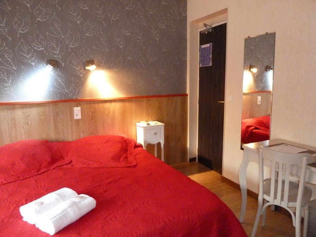 Hotel Ecusson Saint-Hilaire-de-Brethmas Екстер'єр фото