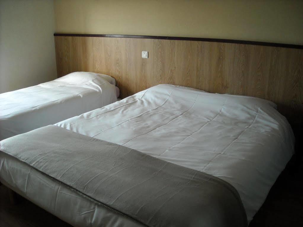 Hotel Ecusson Saint-Hilaire-de-Brethmas Екстер'єр фото