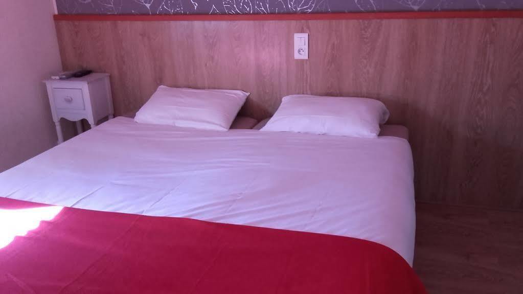 Hotel Ecusson Saint-Hilaire-de-Brethmas Екстер'єр фото