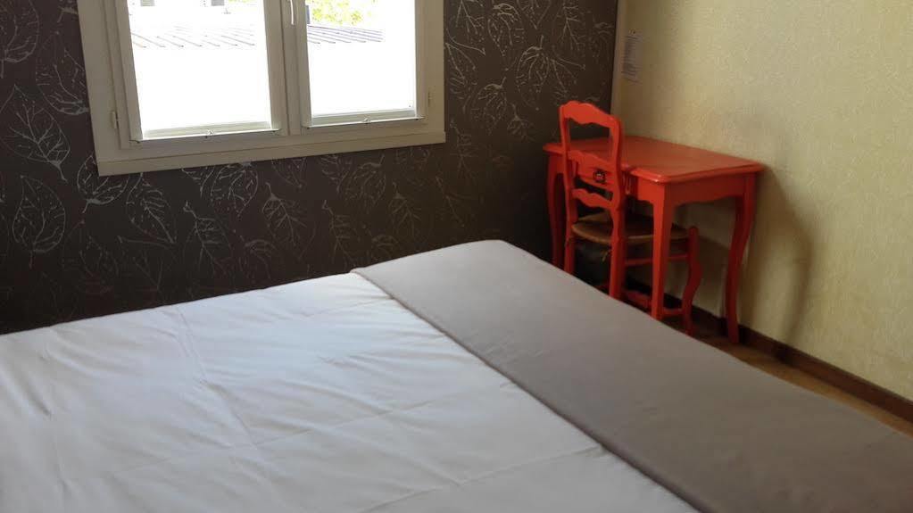 Hotel Ecusson Saint-Hilaire-de-Brethmas Екстер'єр фото