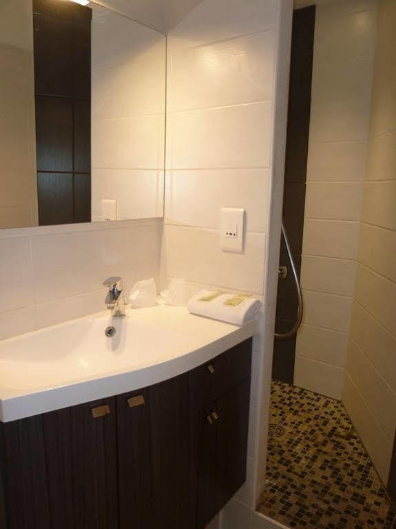 Hotel Ecusson Saint-Hilaire-de-Brethmas Екстер'єр фото